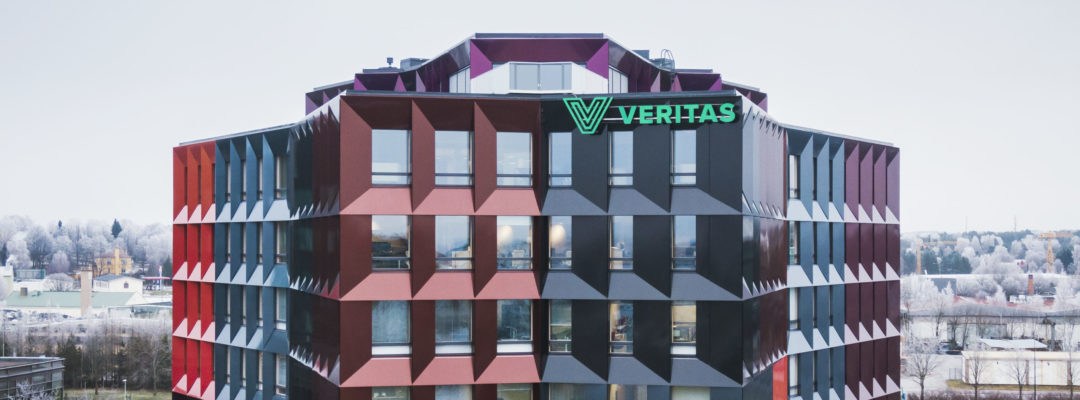 Veritaksen pääkonttori Trivium Retoriikka talvisessa maisemassa.