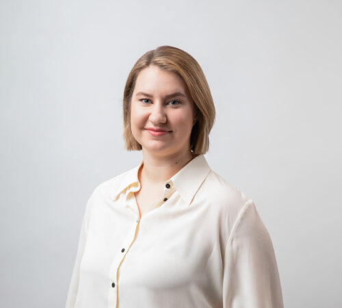 Henkilökuva Veritaksen kiinteistösijoituspäällikkö Petra Heinälästä.
