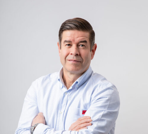 Henkilökuva Veritaksen aluepäällikkö Tomas Käldistä.