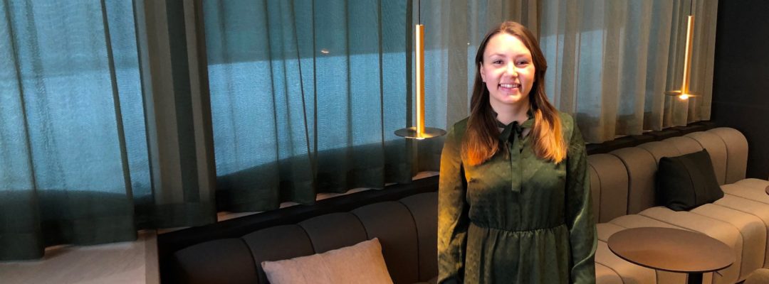 "Åsa uudella konttorilla."
