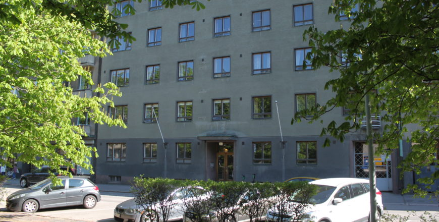 "Hesperiankadun kohde puiston puolelta."