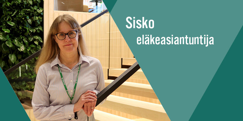 Eläkeasiantuntija Sisko seisoo portaikossa.