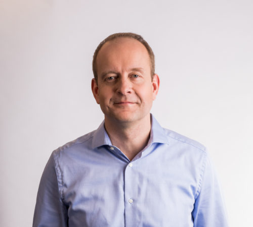 Henkilökuva Veritaksen asiakkuusjohtaja Staffan Åbergista.