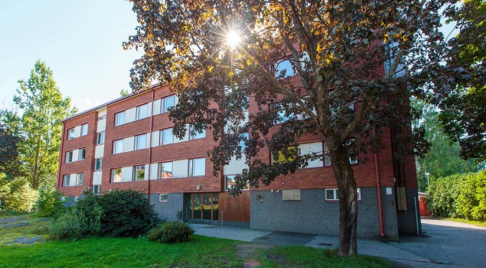 Flervåningshus i Damaskusvägen från framsidan. Huset har fri tillgång.
